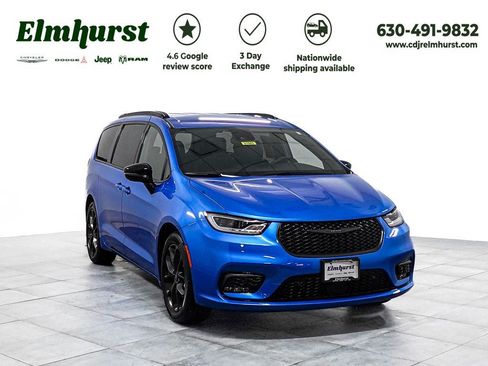 New 2026 Chrysler Pacifica Select w/ S Appearance Package FWD image 1