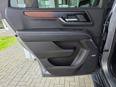 Used 2025 GMC Yukon Denali AWD/4WD image 21