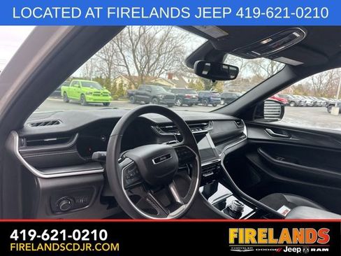 Used 2023 Jeep Grand Cherokee Altitude image 17