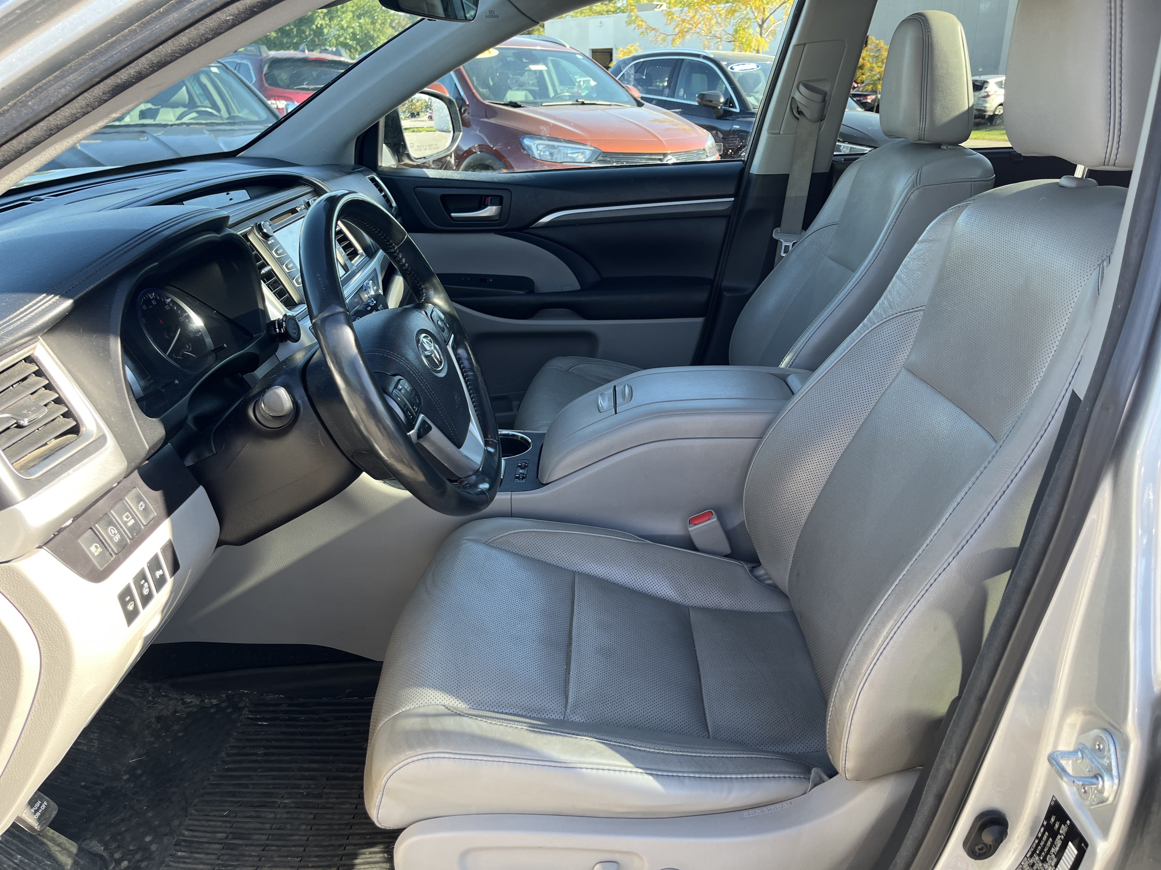 Used 2017 Toyota Highlander Limited Platinum AWD/4WD image 19
