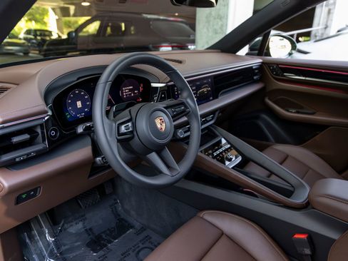 Certified 2026 Porsche Macan Electric RWD image 4