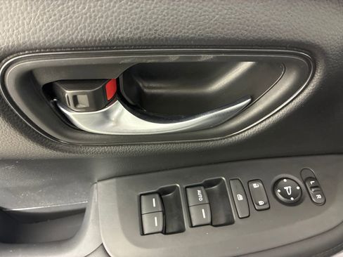 Used 2023 Honda HR-V LX image 12