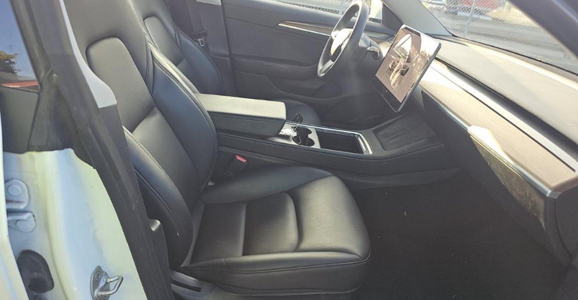 Used 2023 Tesla Model 3 Standard Range RWD image 5