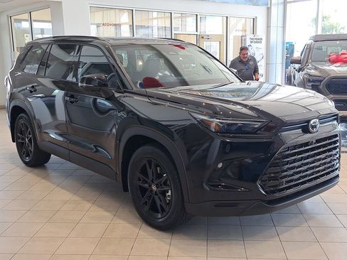 New 2026 Toyota Grand Highlander Nightshade Edition image 2