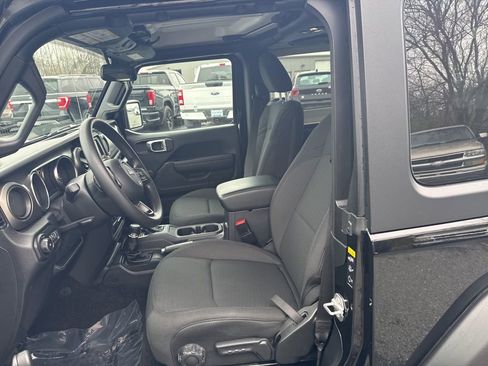 Used 2021 Jeep Wrangler Sport image 11