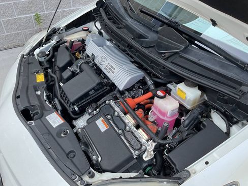Used 2015 Toyota Prius Three FWD image 50