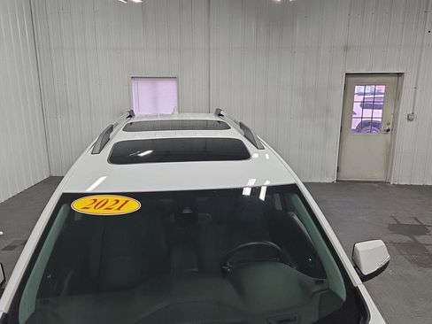 Used 2021 GMC Acadia SLE w/ Driver Convenience Package image 13