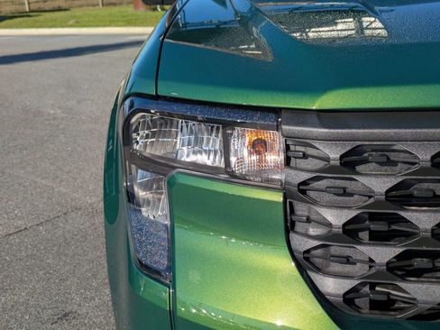 New 2025 Ford Maverick XL image 10