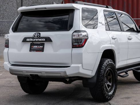 Used 2022 Toyota 4Runner TRD Off-Road AWD/4WD image 11