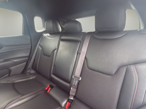 Used 2025 Jeep Compass Trailhawk AWD/4WD image 13