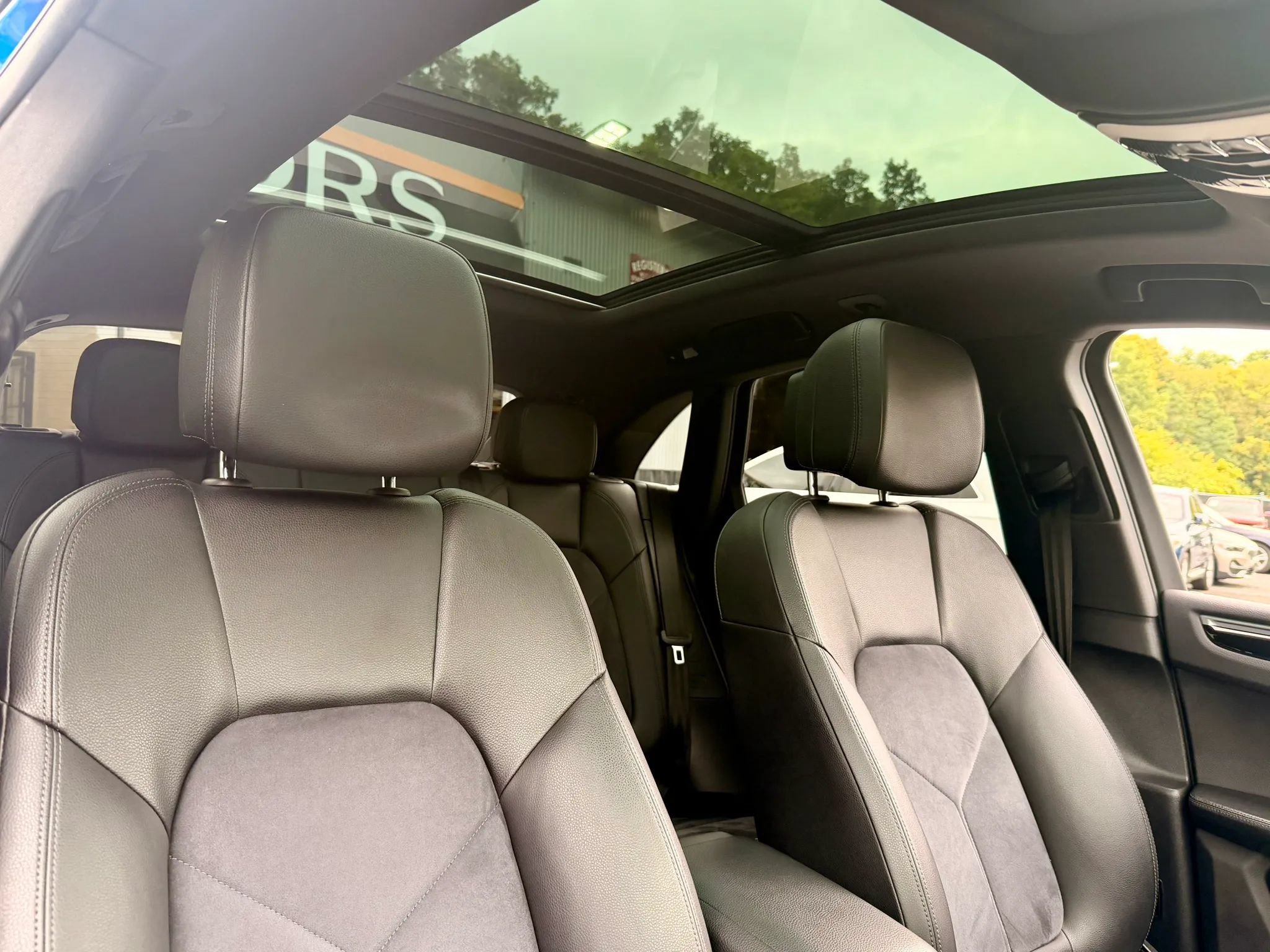 Used 2017 Porsche Macan AWD/4WD image 47