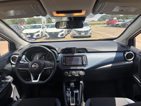 Used 2025 Nissan Versa SV FWD image 30