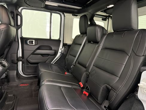 Used 2023 Jeep Wrangler Unlimited Sahara w/ Cold Weather Group AWD/4WD image 18