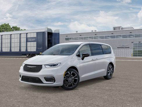 New 2026 Chrysler Pacifica Select image 1