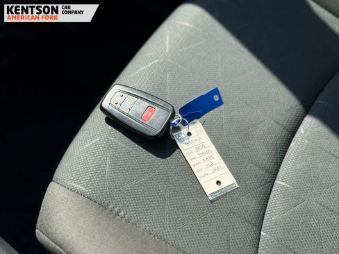Used 2025 Toyota RAV4 XLE AWD/4WD image 32