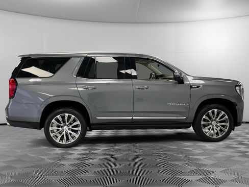 Used 2021 GMC Yukon Denali w/ Denali Premium Package image 9