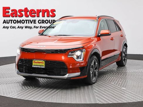 Used 2023 Kia Niro Wind w/ Wind Preserve Package FWD image 1