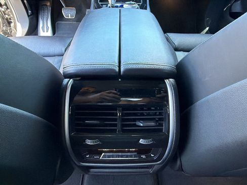 Used 2022 BMW X7 M50i w/ Dynamic Handling Package AWD/4WD image 25