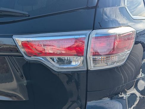 Used 2015 Toyota Highlander XLE image 17