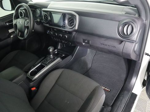Used 2017 Toyota Tacoma TRD Off-Road image 18
