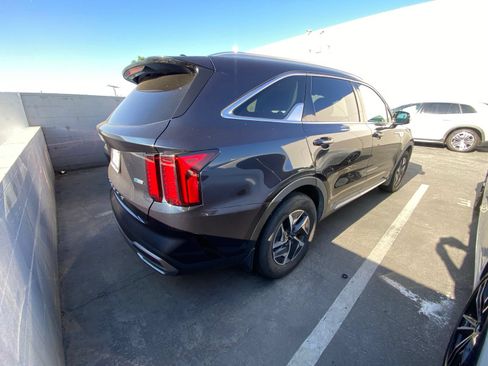 Used 2022 Kia Sorento S FWD image 4