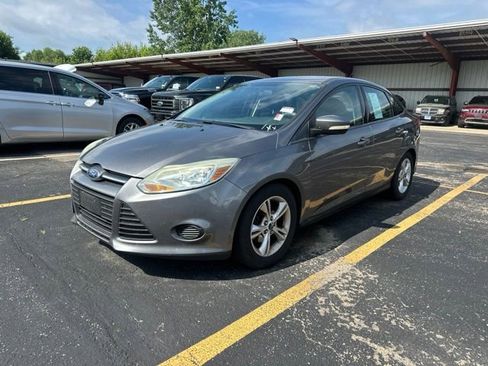 Used 2014 Ford Focus SE w/ SE Winter Package FWD image 11