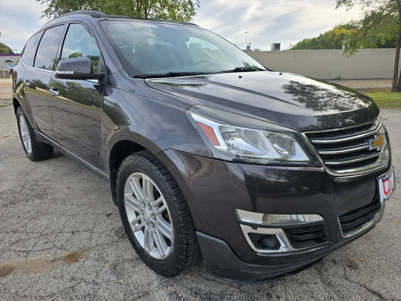 Used 2015 Chevrolet Traverse LT w/ Style and Technology Package AWD/4WD image 3