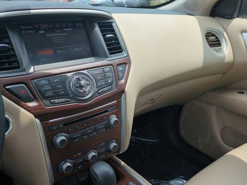 Used 2020 Nissan Pathfinder Platinum FWD image 24
