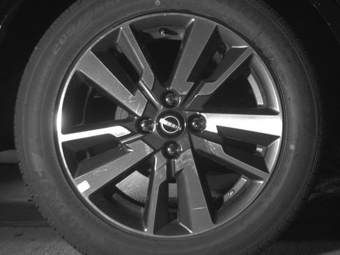 Used 2025 Nissan Versa SV FWD image 18