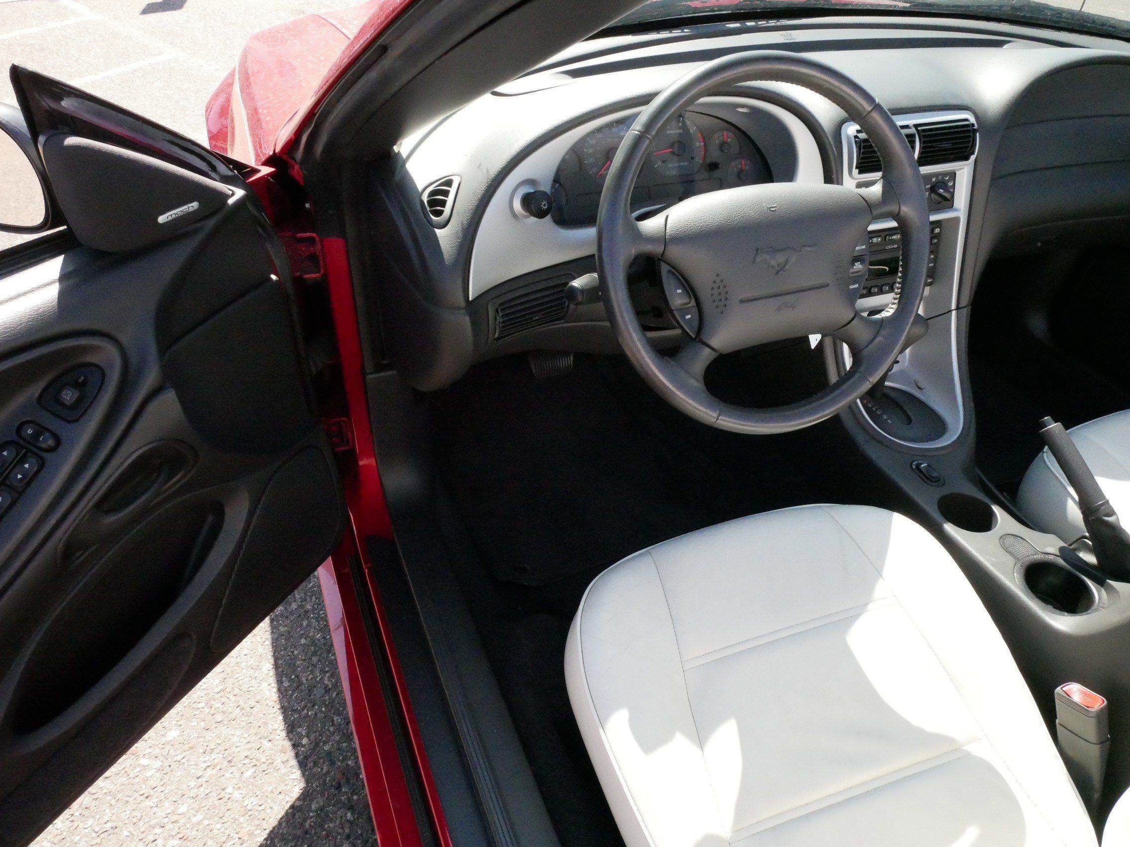 Used 2002 Ford Mustang Convertible RWD image 9