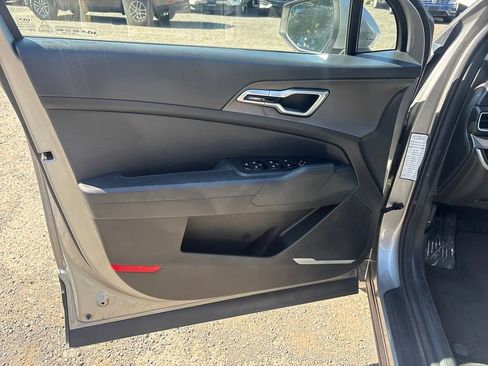 Used 2023 Kia Sportage LX AWD/4WD image 10