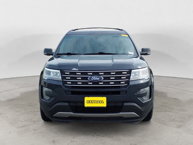 Used 2017 Ford Explorer XLT w/ Equipment Group 202A AWD/4WD image 2