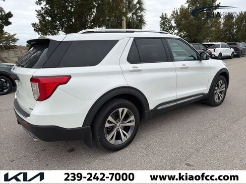 Used 2020 Ford Explorer Platinum w/ Premium Technology Package image 7