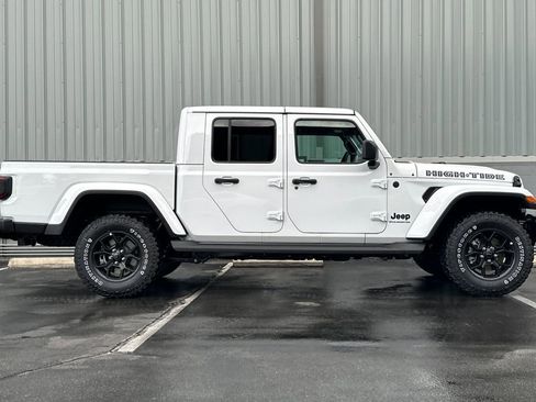 New 2025 Jeep Gladiator Sport image 3