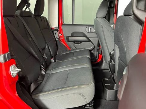 Used 2025 Jeep Wrangler Unlimited Sahara image 27