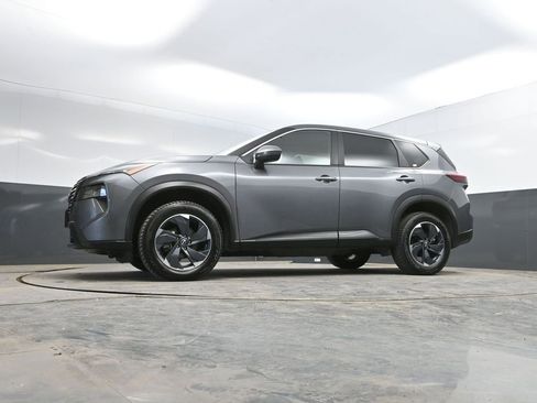 Used 2025 Nissan Rogue SV image 32