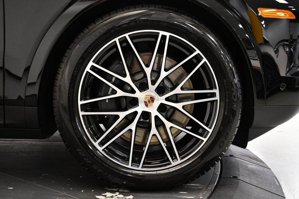 Certified 2025 Porsche Cayenne E-Hybrid Coupe AWD/4WD image 20