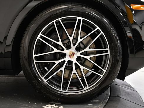 Certified 2025 Porsche Cayenne E-Hybrid Coupe AWD/4WD image 20