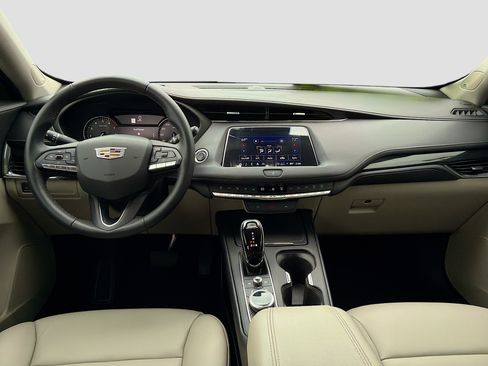 Used 2023 Cadillac XT4 Premium Luxury FWD image 22