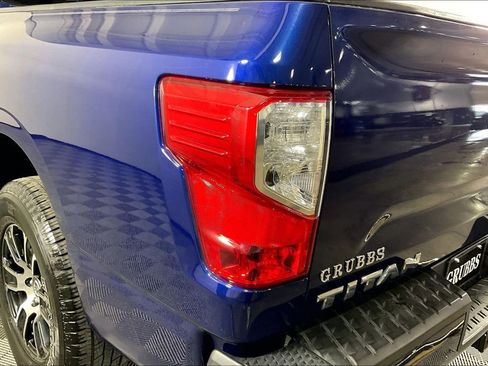 Used 2021 Nissan Titan SV w/ SV Convenience Package image 42