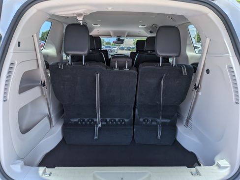 Used 2023 Chrysler Pacifica Touring-L FWD image 13