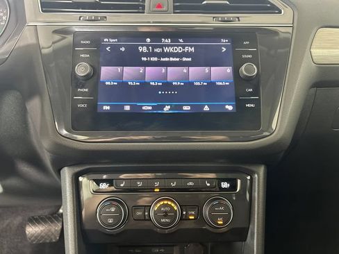 Used 2021 Volkswagen Tiguan SE w/ Panoramic Sunroof Package AWD/4WD image 22