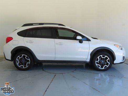 Used 2017 Subaru Crosstrek 2.0i Premium AWD/4WD image 2