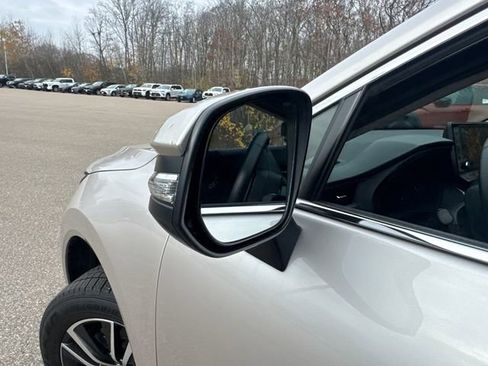 Used 2024 Toyota Venza LE image 17