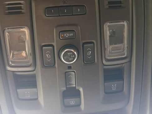 Used 2021 GMC Yukon Denali w/ Denali Ultimate Package AWD/4WD image 29