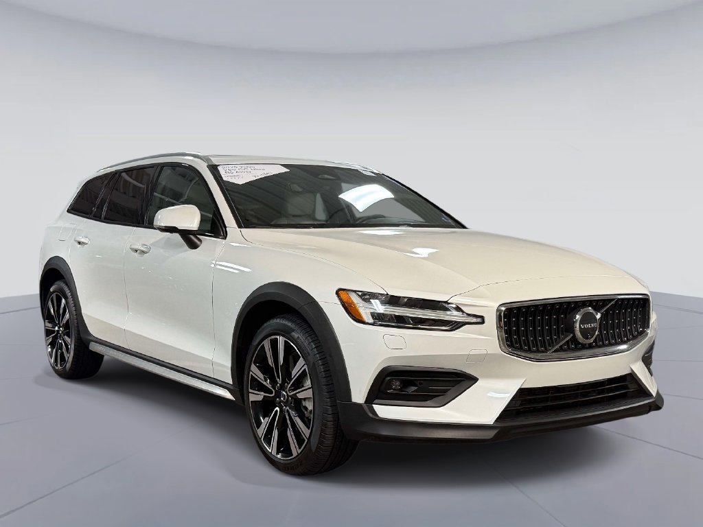 Used 2025 Volvo V60 B5 Cross Country Ultra AWD/4WD image 9