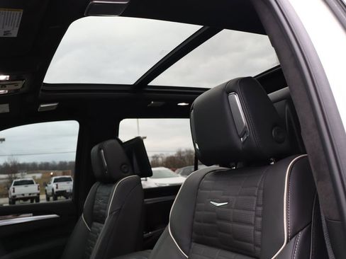 Used 2025 Cadillac Escalade Sport Platinum image 39