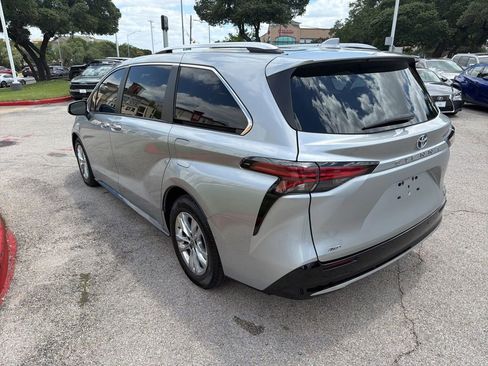 Used 2021 Toyota Sienna Limited AWD/4WD image 7