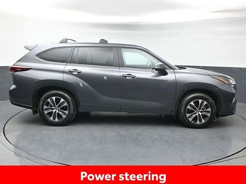 Certified 2024 Toyota Highlander XLE AWD/4WD image 8
