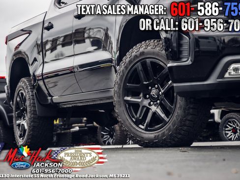 Used 2021 Chevrolet Silverado 1500 LT Trail Boss w/ Convenience Package II image 2